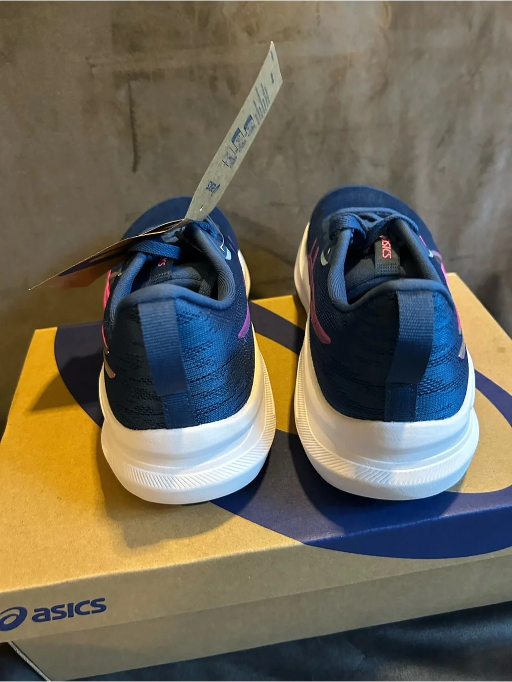 ASICS GT-1000 14 Sz 7.5 WMNS/5.5 youth